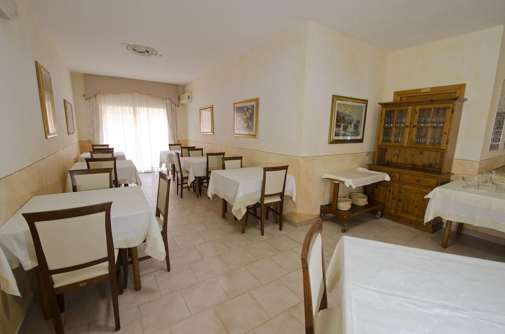 A.I.R. Hotel Gabbiano Isola Rossa Exterior photo