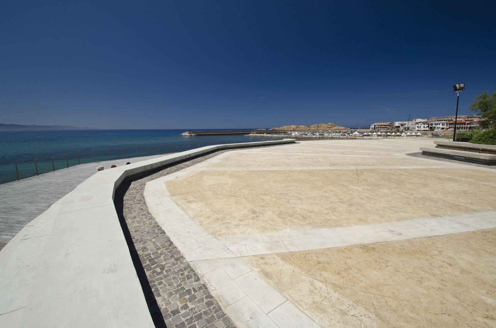 A.I.R. Hotel Gabbiano Isola Rossa Exterior photo