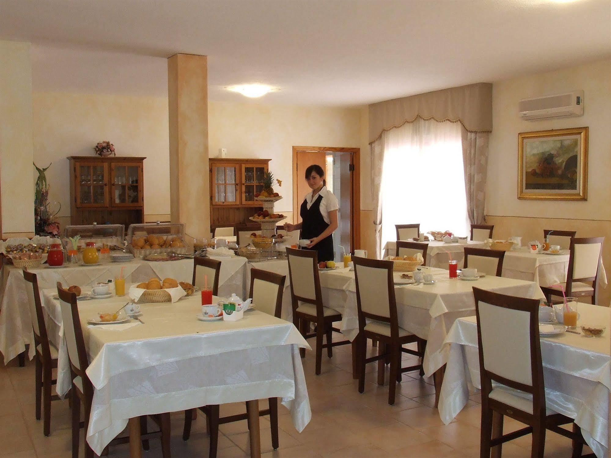 A.I.R. Hotel Gabbiano Isola Rossa Exterior photo